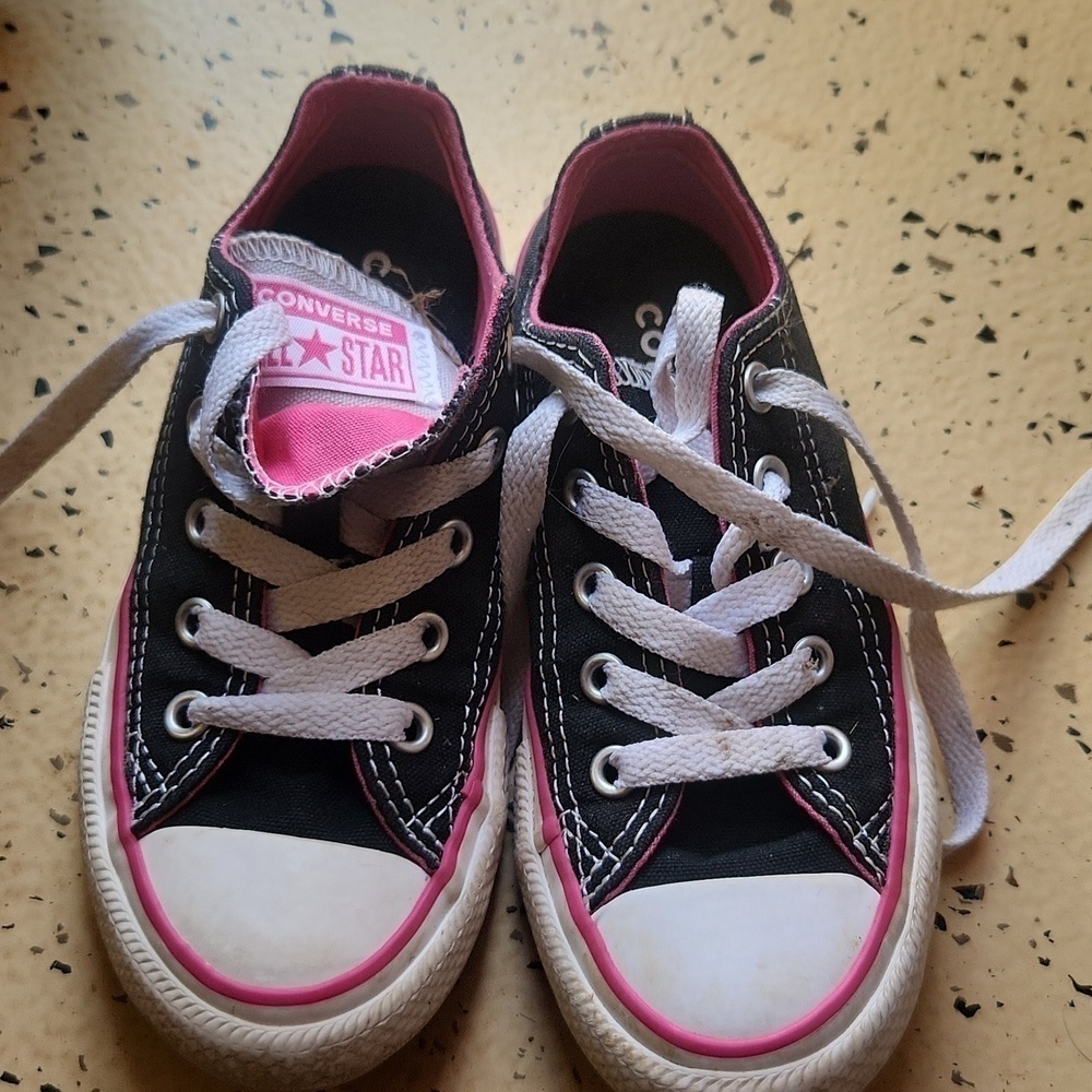 Converse all star double tongue girls size 11 EUC black pink